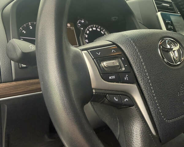 Сірий Тойота Ленд Крузер Прадо, об'ємом двигуна 3.96 л та пробігом 19 тис. км за 58200 $, фото 17 на Automoto.ua