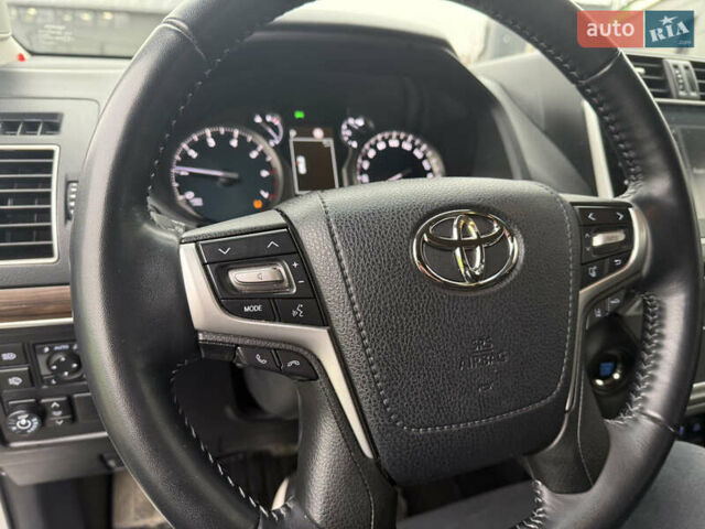 Сірий Тойота Ленд Крузер Прадо, об'ємом двигуна 3.96 л та пробігом 19 тис. км за 58200 $, фото 19 на Automoto.ua