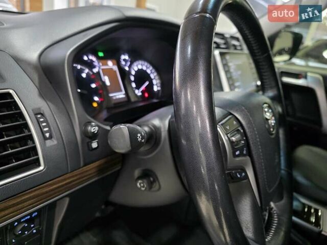Серый Тойота Ленд Крузер Прадо, объемом двигателя 2.76 л и пробегом 111 тыс. км за 50999 $, фото 40 на Automoto.ua