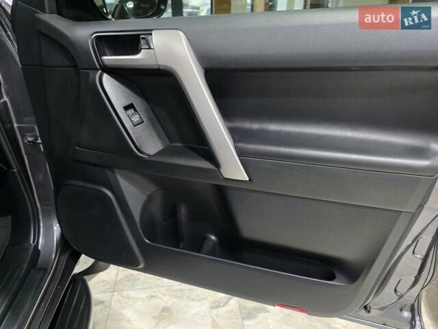 Серый Тойота Ленд Крузер Прадо, объемом двигателя 2.76 л и пробегом 111 тыс. км за 50999 $, фото 55 на Automoto.ua