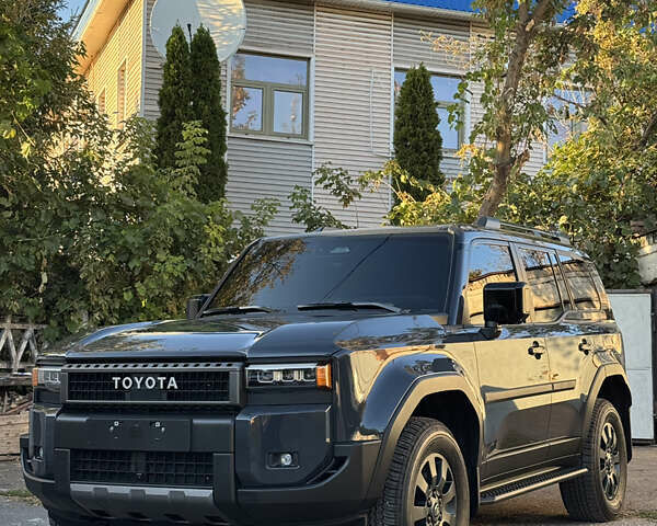 Серый Тойота Ленд Крузер Прадо, объемом двигателя 2.39 л и пробегом 7 тыс. км за 69900 $, фото 2 на Automoto.ua