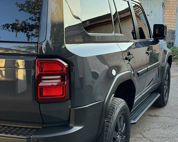 Серый Тойота Ленд Крузер Прадо, объемом двигателя 2.39 л и пробегом 7 тыс. км за 69900 $, фото 4 на Automoto.ua