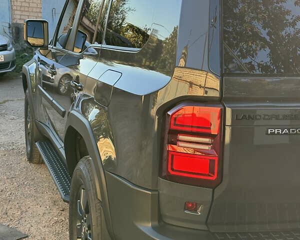 Серый Тойота Ленд Крузер Прадо, объемом двигателя 2.39 л и пробегом 7 тыс. км за 69900 $, фото 5 на Automoto.ua