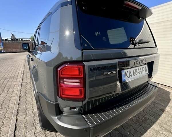 Серый Тойота Ленд Крузер Прадо, объемом двигателя 2.8 л и пробегом 5 тыс. км за 69900 $, фото 1 на Automoto.ua