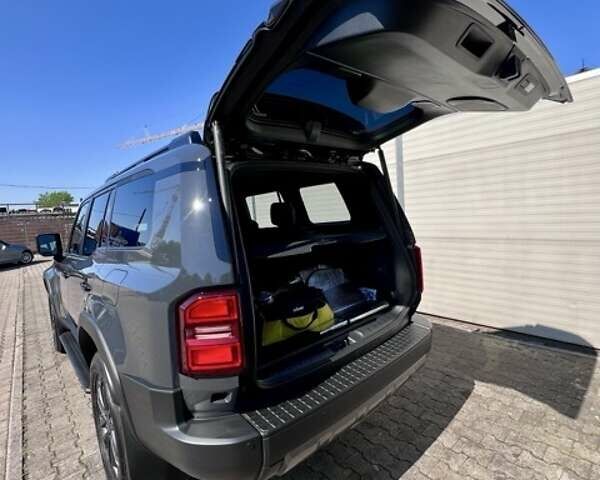 Серый Тойота Ленд Крузер Прадо, объемом двигателя 2.8 л и пробегом 5 тыс. км за 69900 $, фото 3 на Automoto.ua