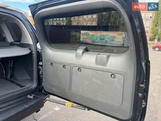 Синій Тойота Ленд Крузер Прадо, об'ємом двигуна 3 л та пробігом 216 тис. км за 24000 $, фото 26 на Automoto.ua