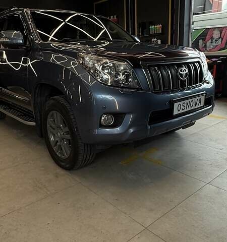 Тойота Ленд Крузер Прадо 2012 у Києві на Automoto.ua Синій Тойота Ленд Крузер Прадо, об'ємом двигуна 3.96 л та пробігом 263 тис. км за 31500 $, фото 4 на Automoto.ua
