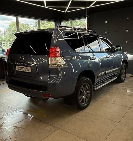 Тойота Ленд Крузер Прадо 2012 у Києві на Automoto.ua Синій Тойота Ленд Крузер Прадо, об'ємом двигуна 3.96 л та пробігом 263 тис. км за 31500 $, фото 2 на Automoto.ua