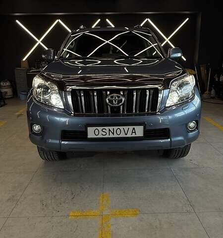 Тойота Ленд Крузер Прадо 2012 у Києві на Automoto.ua Синій Тойота Ленд Крузер Прадо, об'ємом двигуна 3.96 л та пробігом 263 тис. км за 31500 $, фото 1 на Automoto.ua