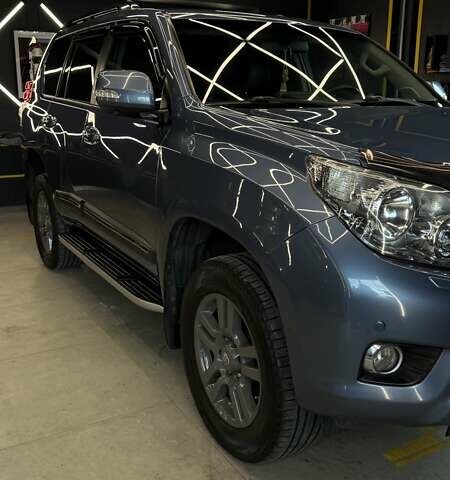 Тойота Ленд Крузер Прадо 2012 у Києві на Automoto.ua Синій Тойота Ленд Крузер Прадо, об'ємом двигуна 3.96 л та пробігом 263 тис. км за 31500 $, фото 5 на Automoto.ua