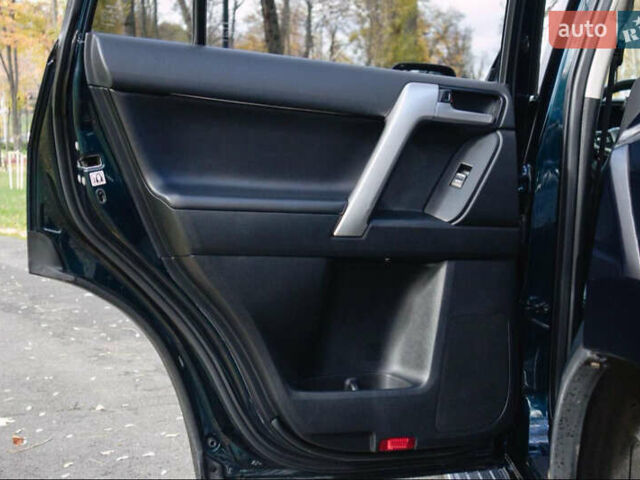 Синий Тойота Ленд Крузер Прадо, объемом двигателя 2.8 л и пробегом 264 тыс. км за 37900 $, фото 29 на Automoto.ua