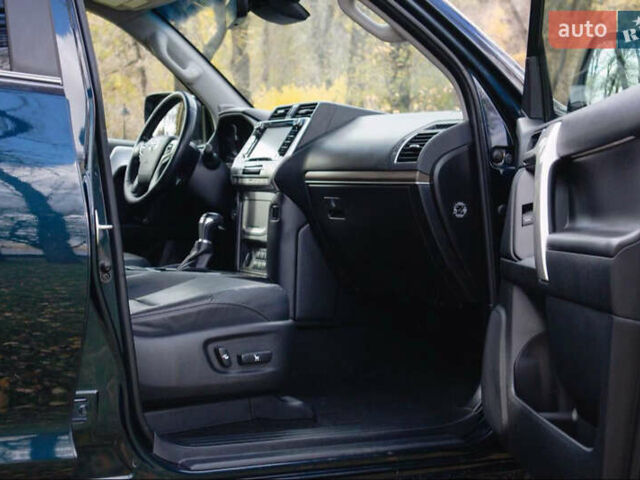 Синий Тойота Ленд Крузер Прадо, объемом двигателя 2.8 л и пробегом 264 тыс. км за 37900 $, фото 34 на Automoto.ua