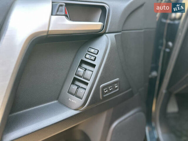 Синий Тойота Ленд Крузер Прадо, объемом двигателя 3.96 л и пробегом 158 тыс. км за 42900 $, фото 10 на Automoto.ua