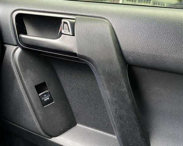 Синій Тойота Ленд Крузер Прадо, об'ємом двигуна 2.76 л та пробігом 175 тис. км за 37350 $, фото 11 на Automoto.ua