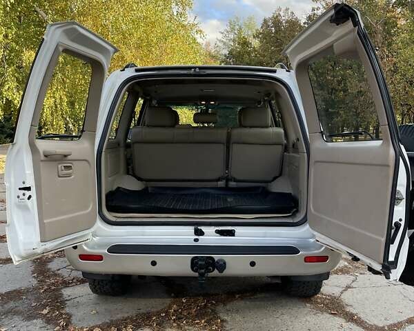 Белый Тойота Ленд Крузер, объемом двигателя 4.48 л и пробегом 330 тыс. км за 14500 $, фото 12 на Automoto.ua