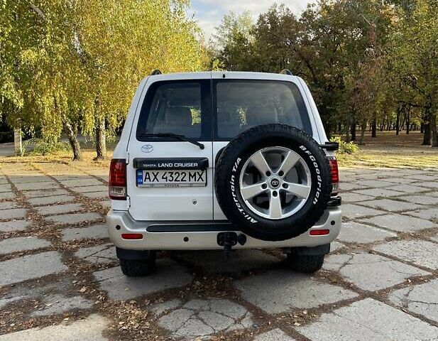 Белый Тойота Ленд Крузер, объемом двигателя 4.48 л и пробегом 330 тыс. км за 14500 $, фото 4 на Automoto.ua