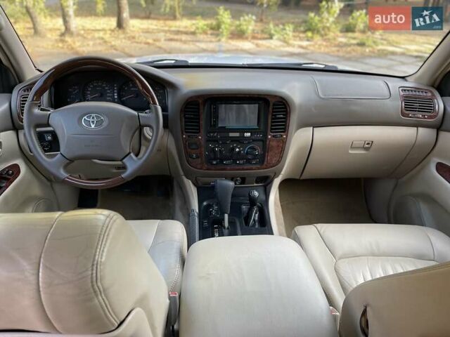 Білий Тойота Ленд Крузер, об'ємом двигуна 4.48 л та пробігом 330 тис. км за 15000 $, фото 17 на Automoto.ua