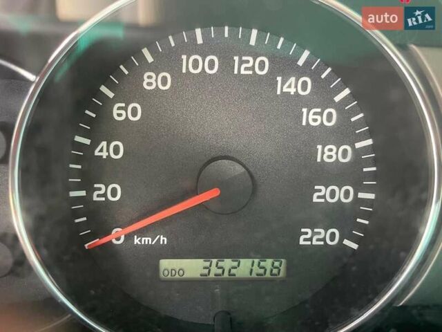 Белый Тойота Ленд Крузер, объемом двигателя 4.5 л и пробегом 352 тыс. км за 10000 $, фото 11 на Automoto.ua