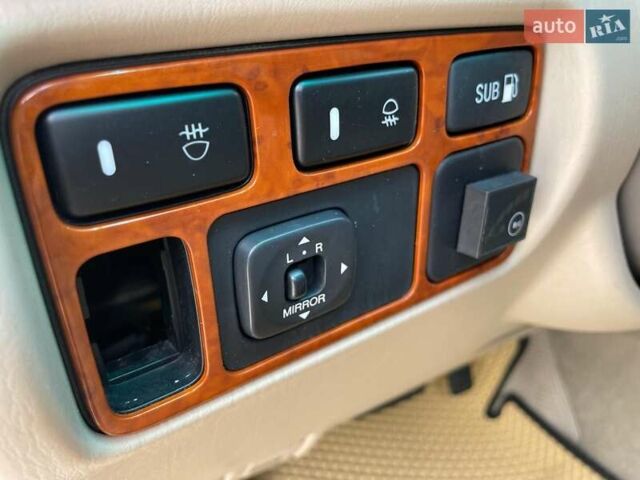 Белый Тойота Ленд Крузер, объемом двигателя 4.5 л и пробегом 352 тыс. км за 10000 $, фото 14 на Automoto.ua