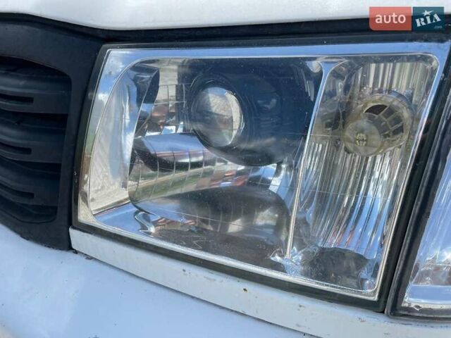 Белый Тойота Ленд Крузер, объемом двигателя 4.5 л и пробегом 352 тыс. км за 10000 $, фото 8 на Automoto.ua