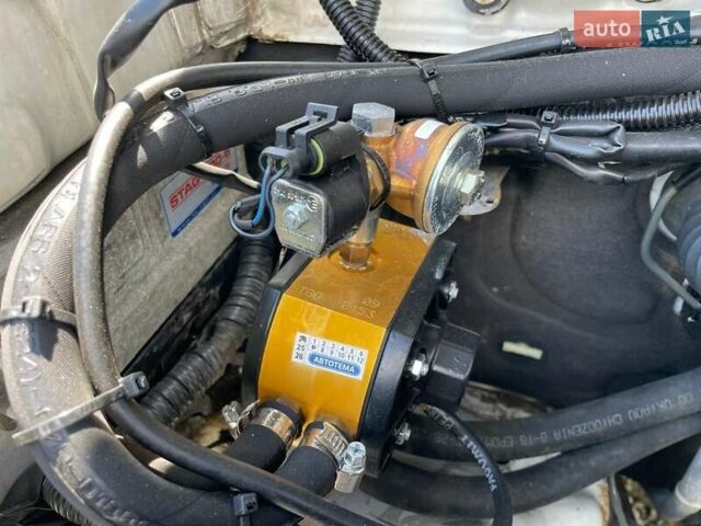 Белый Тойота Ленд Крузер, объемом двигателя 4.5 л и пробегом 352 тыс. км за 10000 $, фото 13 на Automoto.ua