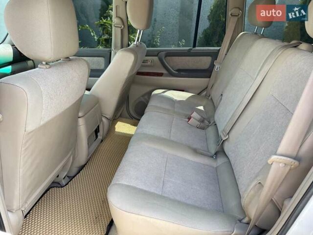 Белый Тойота Ленд Крузер, объемом двигателя 4.5 л и пробегом 352 тыс. км за 10000 $, фото 5 на Automoto.ua