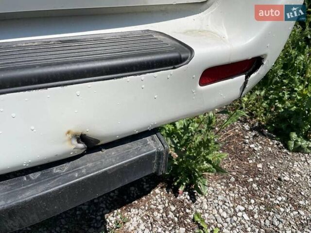 Белый Тойота Ленд Крузер, объемом двигателя 4.5 л и пробегом 352 тыс. км за 10000 $, фото 1 на Automoto.ua