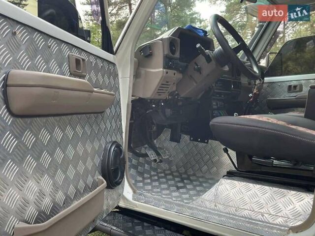 Белый Тойота Ленд Крузер, объемом двигателя 4.2 л и пробегом 137 тыс. км за 44900 $, фото 21 на Automoto.ua