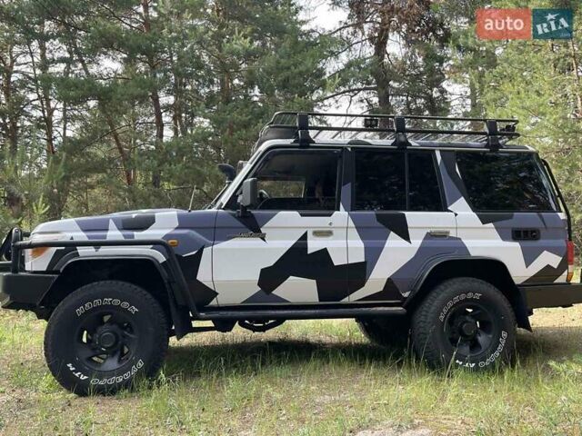 Белый Тойота Ленд Крузер, объемом двигателя 4.2 л и пробегом 137 тыс. км за 44900 $, фото 5 на Automoto.ua