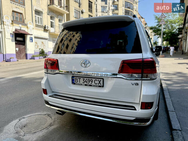 Белый Тойота Ленд Крузер, объемом двигателя 5.7 л и пробегом 300 тыс. км за 29999 $, фото 6 на Automoto.ua