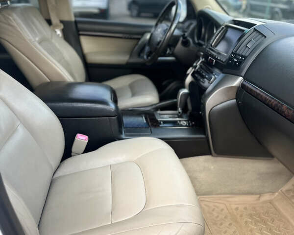 Белый Тойота Ленд Крузер, объемом двигателя 0 л и пробегом 160 тыс. км за 23500 $, фото 25 на Automoto.ua