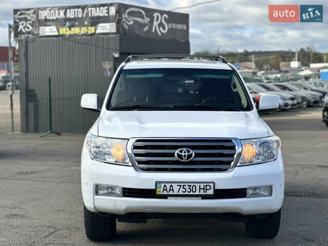 Белый Тойота Ленд Крузер, объемом двигателя 5.7 л и пробегом 160 тыс. км за 23500 $, фото 2 на Automoto.ua