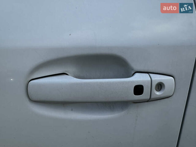 Белый Тойота Ленд Крузер, объемом двигателя 0 л и пробегом 160 тыс. км за 23500 $, фото 8 на Automoto.ua