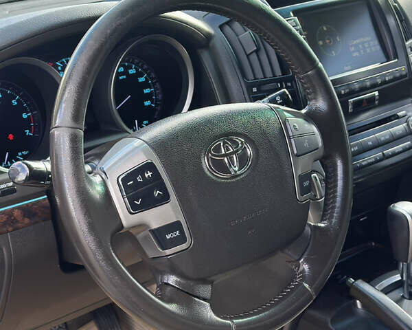 Белый Тойота Ленд Крузер, объемом двигателя 0 л и пробегом 160 тыс. км за 23500 $, фото 11 на Automoto.ua