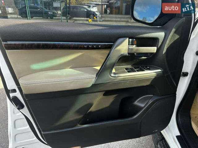 Белый Тойота Ленд Крузер, объемом двигателя 0 л и пробегом 160 тыс. км за 23500 $, фото 10 на Automoto.ua