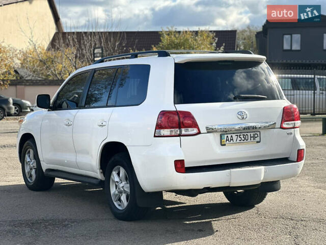 Белый Тойота Ленд Крузер, объемом двигателя 5.7 л и пробегом 160 тыс. км за 23500 $, фото 6 на Automoto.ua