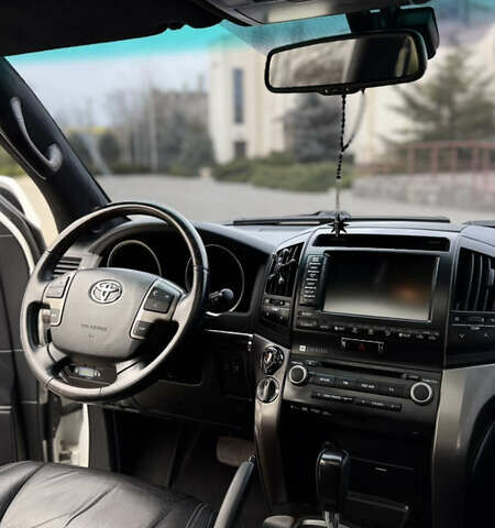 Білий Тойота Ленд Крузер, об'ємом двигуна 4.66 л та пробігом 155 тис. км за 31300 $, фото 13 на Automoto.ua