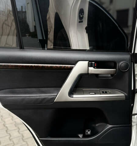 Білий Тойота Ленд Крузер, об'ємом двигуна 4.66 л та пробігом 155 тис. км за 31300 $, фото 26 на Automoto.ua