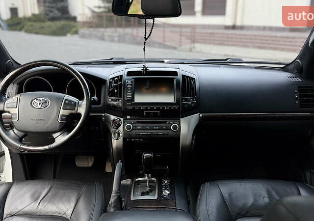 Білий Тойота Ленд Крузер, об'ємом двигуна 4.66 л та пробігом 155 тис. км за 31300 $, фото 17 на Automoto.ua