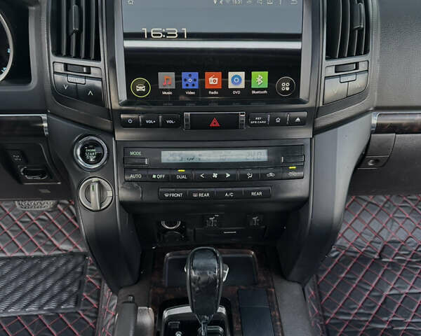 Белый Тойота Ленд Крузер, объемом двигателя 4 л и пробегом 245 тыс. км за 29999 $, фото 18 на Automoto.ua