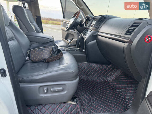 Белый Тойота Ленд Крузер, объемом двигателя 4 л и пробегом 245 тыс. км за 29999 $, фото 15 на Automoto.ua