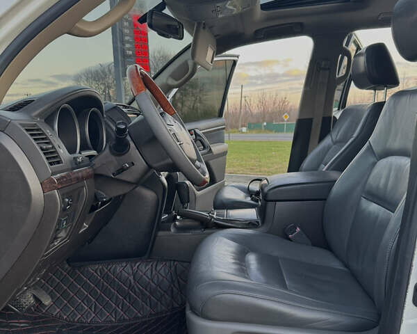 Білий Тойота Ленд Крузер, об'ємом двигуна 4 л та пробігом 240 тис. км за 30000 $, фото 17 на Automoto.ua