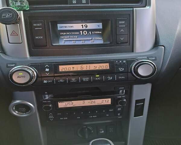 Белый Тойота Ленд Крузер, объемом двигателя 2.98 л и пробегом 170 тыс. км за 27550 $, фото 11 на Automoto.ua