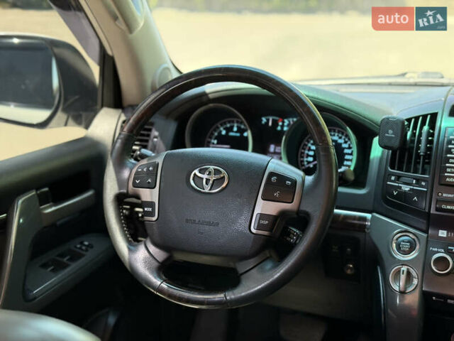 Белый Тойота Ленд Крузер, объемом двигателя 4.46 л и пробегом 253 тыс. км за 28500 $, фото 46 на Automoto.ua