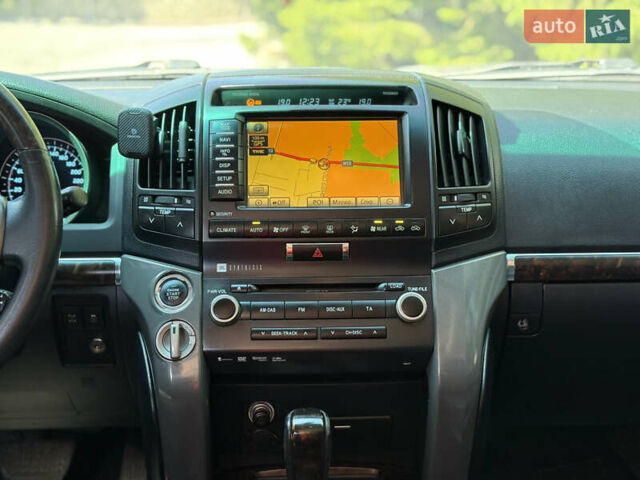 Белый Тойота Ленд Крузер, объемом двигателя 4.46 л и пробегом 253 тыс. км за 28500 $, фото 45 на Automoto.ua