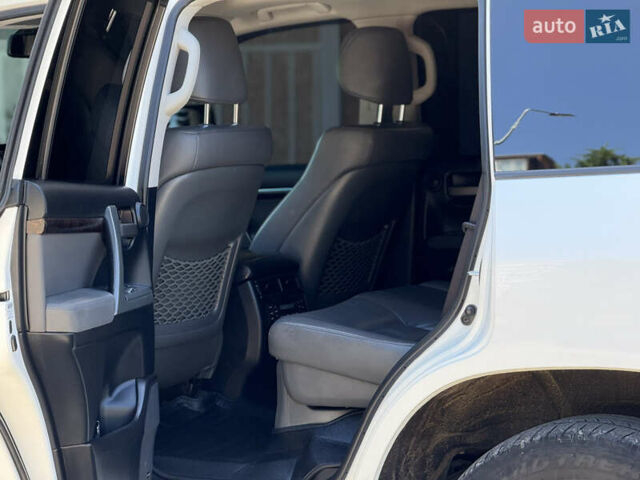 Белый Тойота Ленд Крузер, объемом двигателя 4.46 л и пробегом 253 тыс. км за 28500 $, фото 41 на Automoto.ua