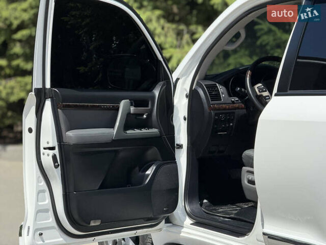 Белый Тойота Ленд Крузер, объемом двигателя 4.46 л и пробегом 253 тыс. км за 28500 $, фото 34 на Automoto.ua