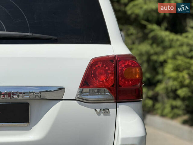 Белый Тойота Ленд Крузер, объемом двигателя 4.46 л и пробегом 253 тыс. км за 28500 $, фото 10 на Automoto.ua