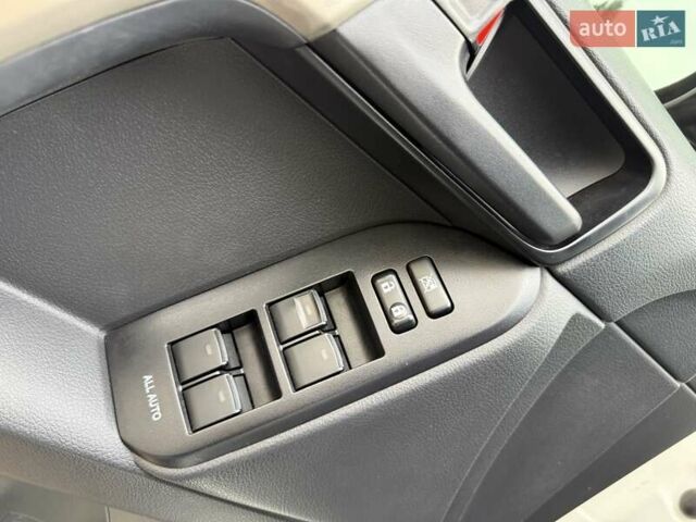 Білий Тойота Ленд Крузер, об'ємом двигуна 2.69 л та пробігом 157 тис. км за 24300 $, фото 22 на Automoto.ua