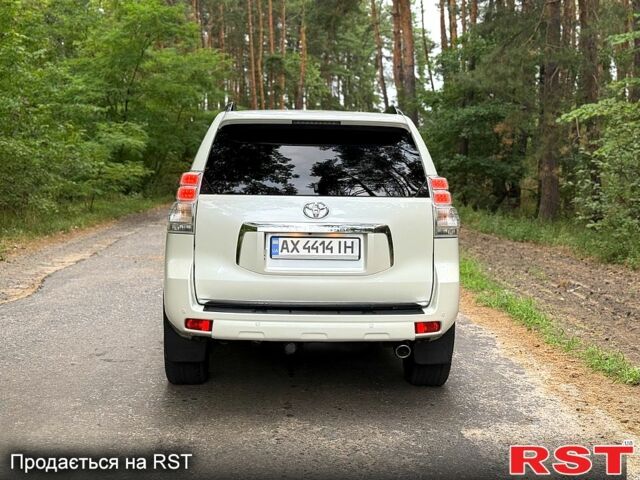 Белый Тойота Ленд Крузер, объемом двигателя 4 л и пробегом 210 тыс. км за 30000 $, фото 4 на Automoto.ua